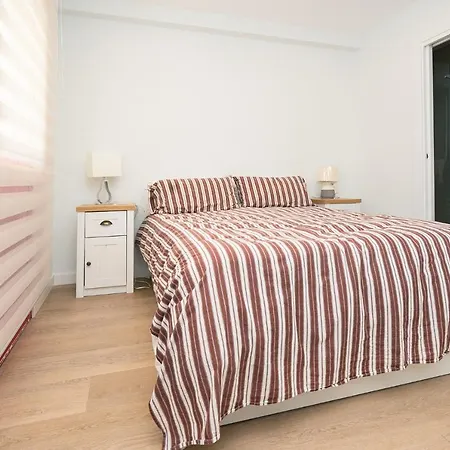 Urbanizacion Con Piscina Arnelas דירה סנשנשו