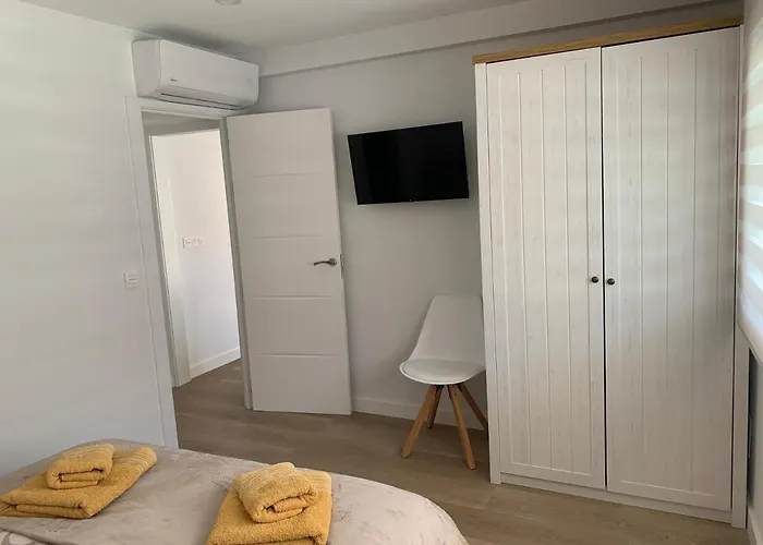 Urbanizacion Con Piscina Arnelas *